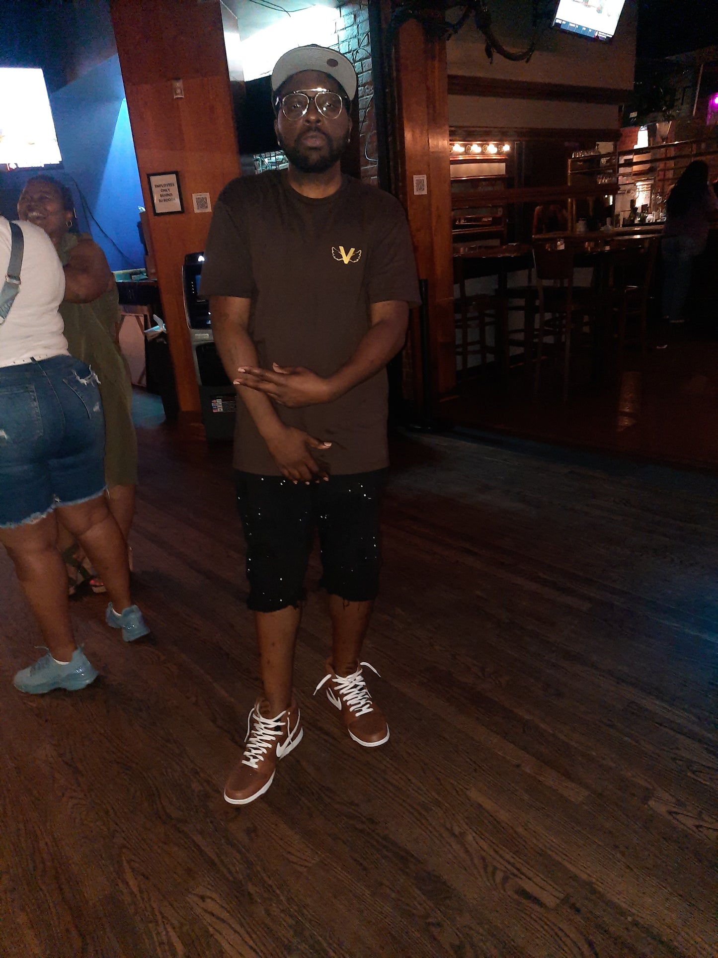 Fly Vibe Logo T's - Brown/Gold